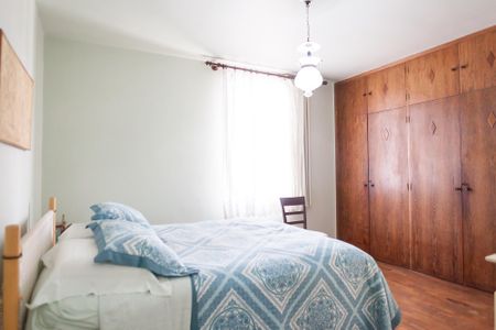 Casa à venda com 300m², 4 quartos e 4 vagassuite 