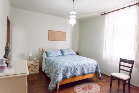 Casa à venda com 300m², 4 quartos e 4 vagassuite 