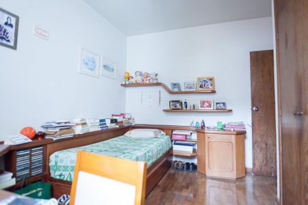 Casa à venda com 300m², 4 quartos e 4 vagasquarto 1