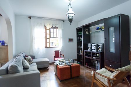 Casa à venda com 300m², 4 quartos e 4 vagasSala de TV