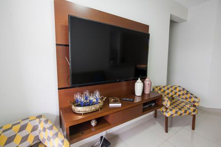 Sala de apartamento para alugar com 2 quartos, 71m² em Santa Mônica, Uberlândia