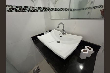 Casa à venda com 100m², 4 quartos e 1 vagaBanheiro 2