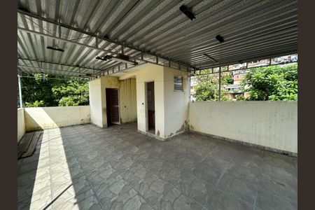 Casa à venda com 100m², 4 quartos e 1 vagaTerraço