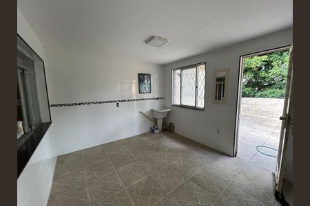 Casa à venda com 100m², 4 quartos e 1 vagaÁrea de Serviço