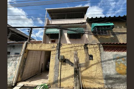 Casa à venda com 100m², 4 quartos e 1 vagaFachada