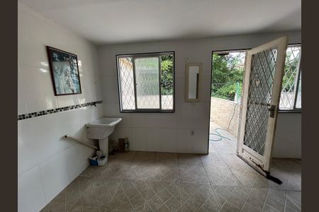 Casa à venda com 100m², 4 quartos e 1 vagaÁrea de Serviço