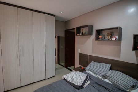 Casa à venda com 267m², 4 quartos e 2 vagas Casa à venda com 267m², 4 quartos e 2 vagasQUARTO SUÍTE 1