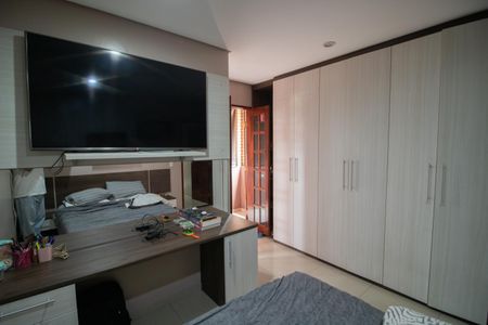 Casa à venda com 267m², 4 quartos e 2 vagas Casa à venda com 267m², 4 quartos e 2 vagasQUARTO SUÍTE 1