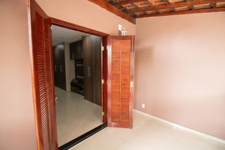 Casa à venda com 267m², 4 quartos e 2 vagas Casa à venda com 267m², 4 quartos e 2 vagasQUARTO SUÍTE 2