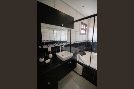 Casa à venda com 267m², 4 quartos e 2 vagas Casa à venda com 267m², 4 quartos e 2 vagasBANHEIRO DA SUÍTE 2