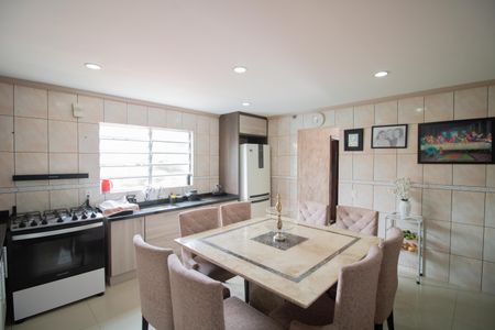 Casa à venda com 267m², 4 quartos e 2 vagas Casa à venda com 267m², 4 quartos e 2 vagasCOZINHA