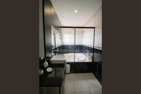 Casa à venda com 267m², 4 quartos e 2 vagas Casa à venda com 267m², 4 quartos e 2 vagasBANHEIRO DA SUÍTE 2