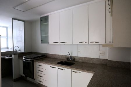 Apartamento para alugar com 95m², 2 quartos e 2 vagas Apartamento para alugar com 95m², 2 quartos e 2 vagasCozinha e Área de Serviço