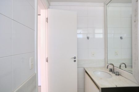 Apartamento para alugar com 95m², 2 quartos e 2 vagas Apartamento para alugar com 95m², 2 quartos e 2 vagasBanheiro da Suíte 1