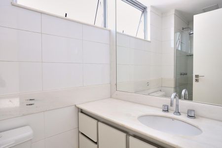 Apartamento para alugar com 95m², 2 quartos e 2 vagas Apartamento para alugar com 95m², 2 quartos e 2 vagasBanheiro da Suíte