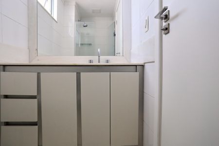 Apartamento para alugar com 95m², 2 quartos e 2 vagas Apartamento para alugar com 95m², 2 quartos e 2 vagasBanheiro da Suíte