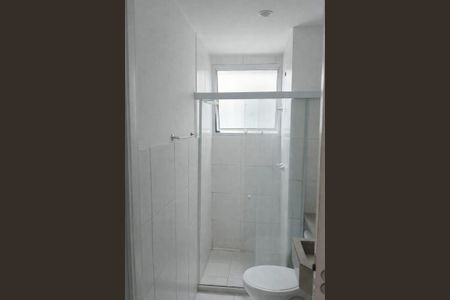 Banheiro de apartamento para alugar com 2 quartos, 38m² em Bangu, Rio de Janeiro