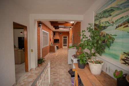 Casa à venda com 350m², 2 quartos e 2 vagas Casa à venda com 350m², 2 quartos e 2 vagasQUINTAL E ÁREA DE SERVIÇO