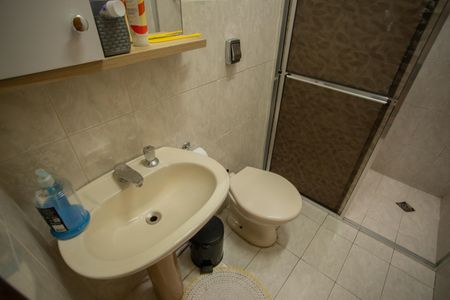 Casa à venda com 350m², 2 quartos e 2 vagas Casa à venda com 350m², 2 quartos e 2 vagasBANHEIRO DA SUÍTE