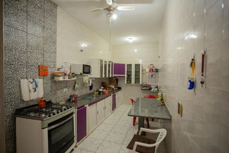 Casa à venda com 350m², 2 quartos e 2 vagas Casa à venda com 350m², 2 quartos e 2 vagasCOZINHA