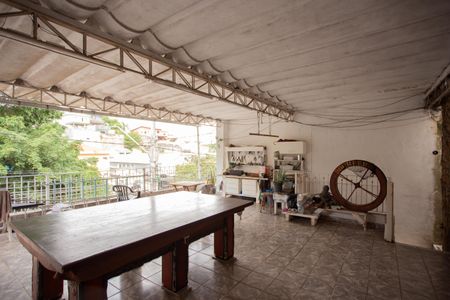 Casa à venda com 350m², 2 quartos e 2 vagas Casa à venda com 350m², 2 quartos e 2 vagasVARANDA