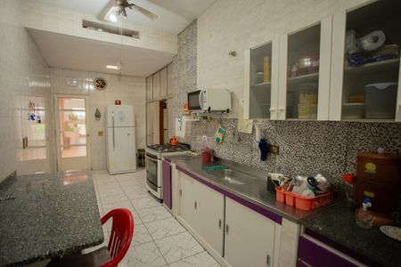 Casa à venda com 350m², 2 quartos e 2 vagas Casa à venda com 350m², 2 quartos e 2 vagasCOZINHA