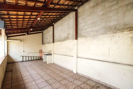 Casa à venda com 281m², 3 quartos e 3 vagas Casa à venda com 281m², 3 quartos e 3 vagasQuintal