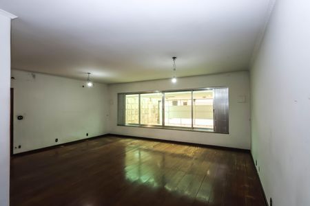 Casa à venda com 281m², 3 quartos e 3 vagas Casa à venda com 281m², 3 quartos e 3 vagasSala