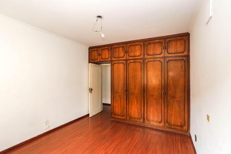 Casa à venda com 281m², 3 quartos e 3 vagas Casa à venda com 281m², 3 quartos e 3 vagasQuarto 3