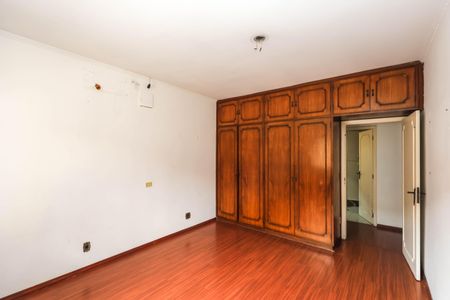 Casa à venda com 281m², 3 quartos e 3 vagas Casa à venda com 281m², 3 quartos e 3 vagasQuarto 2