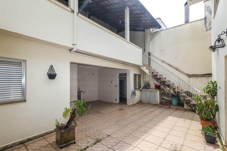 Casa à venda com 281m², 3 quartos e 3 vagas Casa à venda com 281m², 3 quartos e 3 vagasÁrea de Serviço