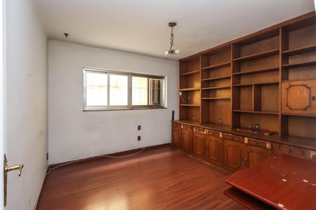 Casa à venda com 281m², 3 quartos e 3 vagas Casa à venda com 281m², 3 quartos e 3 vagasEscritório