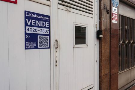 Casa à venda com 281m², 3 quartos e 3 vagas Casa à venda com 281m², 3 quartos e 3 vagasFachada