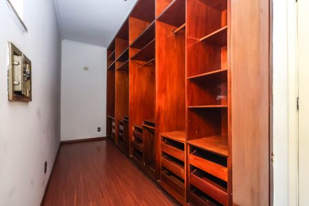 Casa à venda com 281m², 3 quartos e 3 vagas Casa à venda com 281m², 3 quartos e 3 vagasQuarto 1 - Suíte