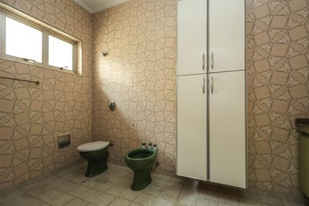 Casa à venda com 281m², 3 quartos e 3 vagas Casa à venda com 281m², 3 quartos e 3 vagasBanheiro Social