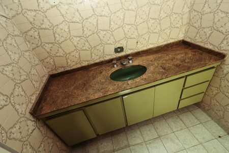 Casa à venda com 281m², 3 quartos e 3 vagas Casa à venda com 281m², 3 quartos e 3 vagasBanheiro Social