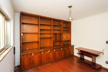 Casa à venda com 281m², 3 quartos e 3 vagas Casa à venda com 281m², 3 quartos e 3 vagasEscritório