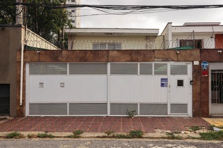Casa à venda com 281m², 3 quartos e 3 vagas Casa à venda com 281m², 3 quartos e 3 vagasFachada