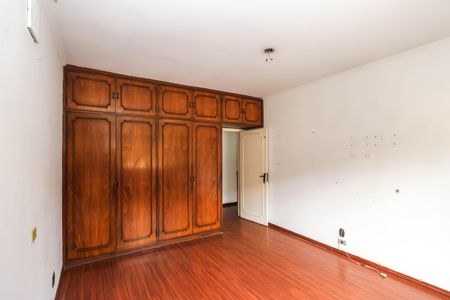 Casa à venda com 281m², 3 quartos e 3 vagas Casa à venda com 281m², 3 quartos e 3 vagasQuarto 2