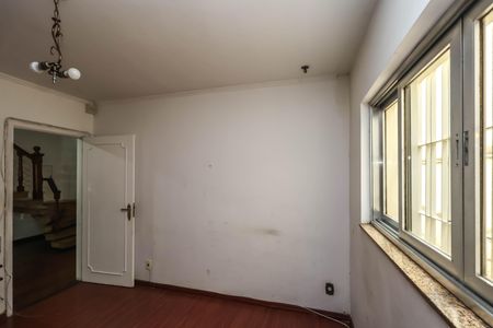 Casa à venda com 281m², 3 quartos e 3 vagas Casa à venda com 281m², 3 quartos e 3 vagasEscritório