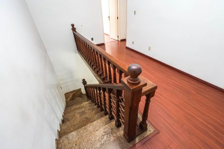 Casa à venda com 281m², 3 quartos e 3 vagas Casa à venda com 281m², 3 quartos e 3 vagasEscadaria