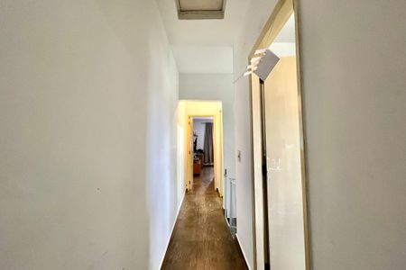 Casa à venda com 100m², 3 quartos e 2 vagasCorredor 