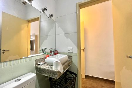 Casa à venda com 100m², 3 quartos e 2 vagasBanheiro da Suíte