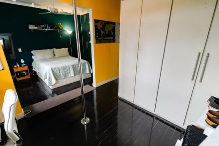 Casa de condomínio à venda com 230m², 4 quartos e 3 vagasSuíte 2