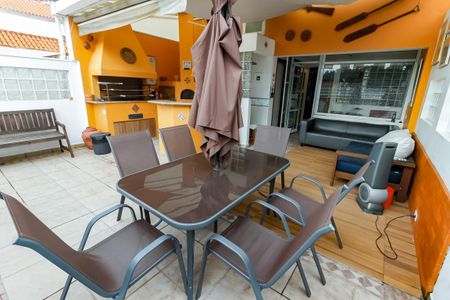 Casa de condomínio à venda com 230m², 4 quartos e 3 vagasÁrea gourmet