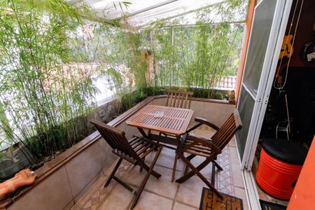 Casa de condomínio à venda com 230m², 4 quartos e 3 vagasVaranda - Sala 3