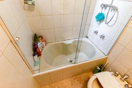 Casa de condomínio à venda com 230m², 4 quartos e 3 vagasBanheiro da Suíte 1 - Banheira