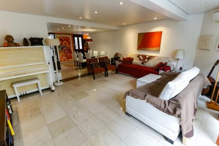 Casa de condomínio à venda com 230m², 4 quartos e 3 vagasSala 1