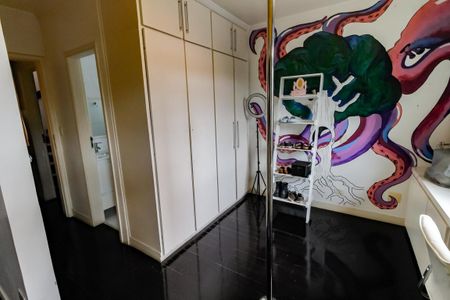 Casa de condomínio à venda com 230m², 4 quartos e 3 vagasSuíte 2 - armários
