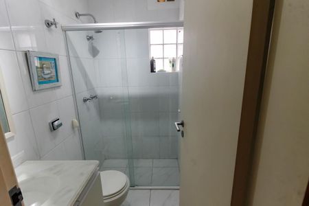 Casa de condomínio à venda com 230m², 4 quartos e 3 vagasBanheiro da Suíte 2